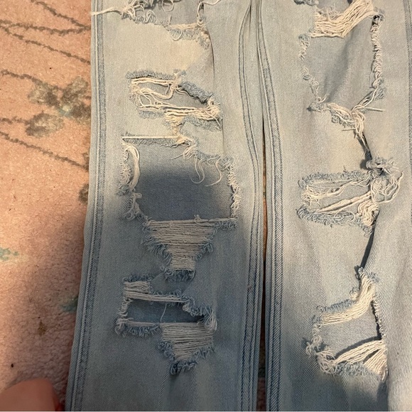 Hollister Light wash distressed blue jeans - Picture 2 of 9